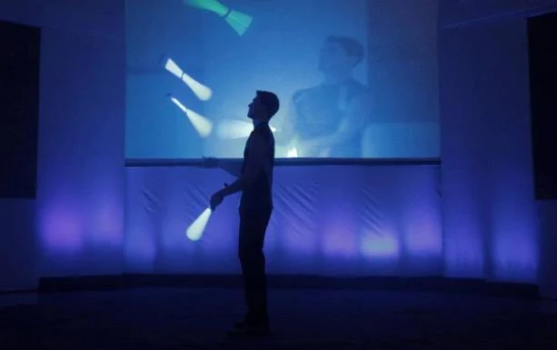 Séquence de spectacle et projection pendant le lancement Evoque.