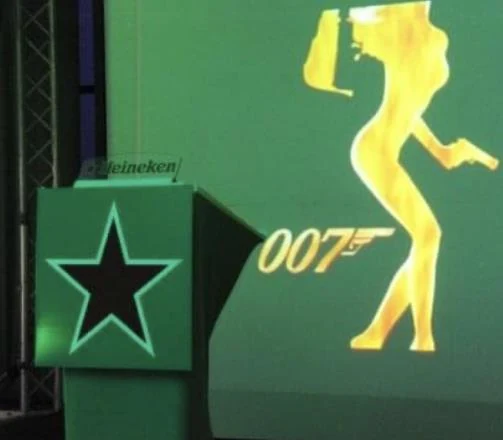 Décor et projection de marque au lancement Heineken.