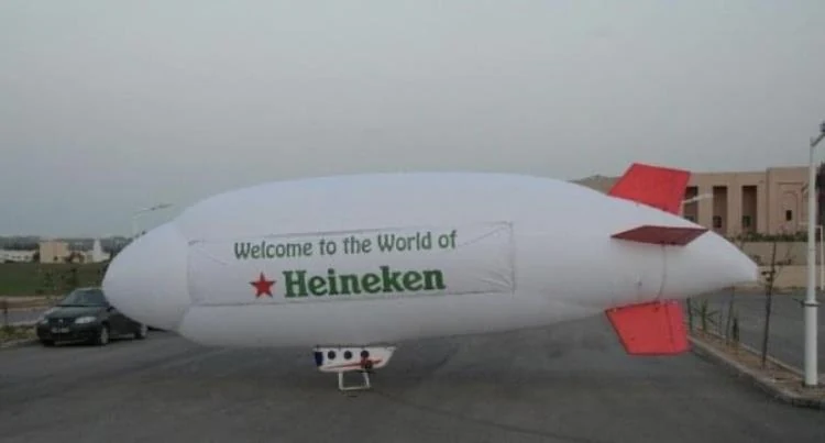 Dispositif promotionnel Heineken présenté dans les archives.