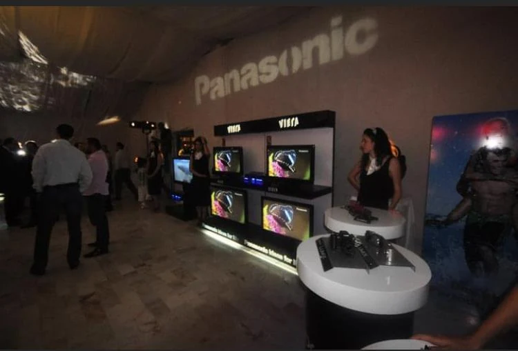 Présentation des produits Panasonic aux invités.