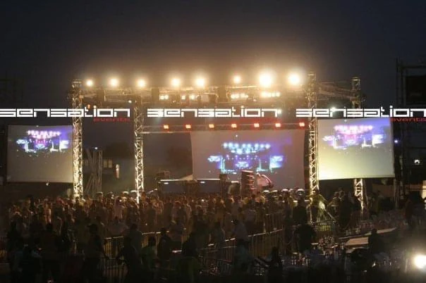 Scène et éclairage du concert à Hammamet.