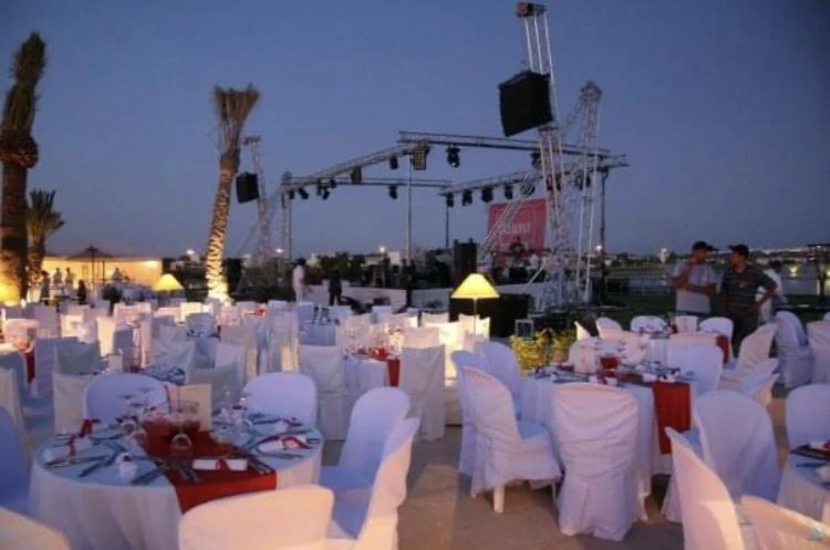 Installation technique et tables de réception pour Tunisiana.